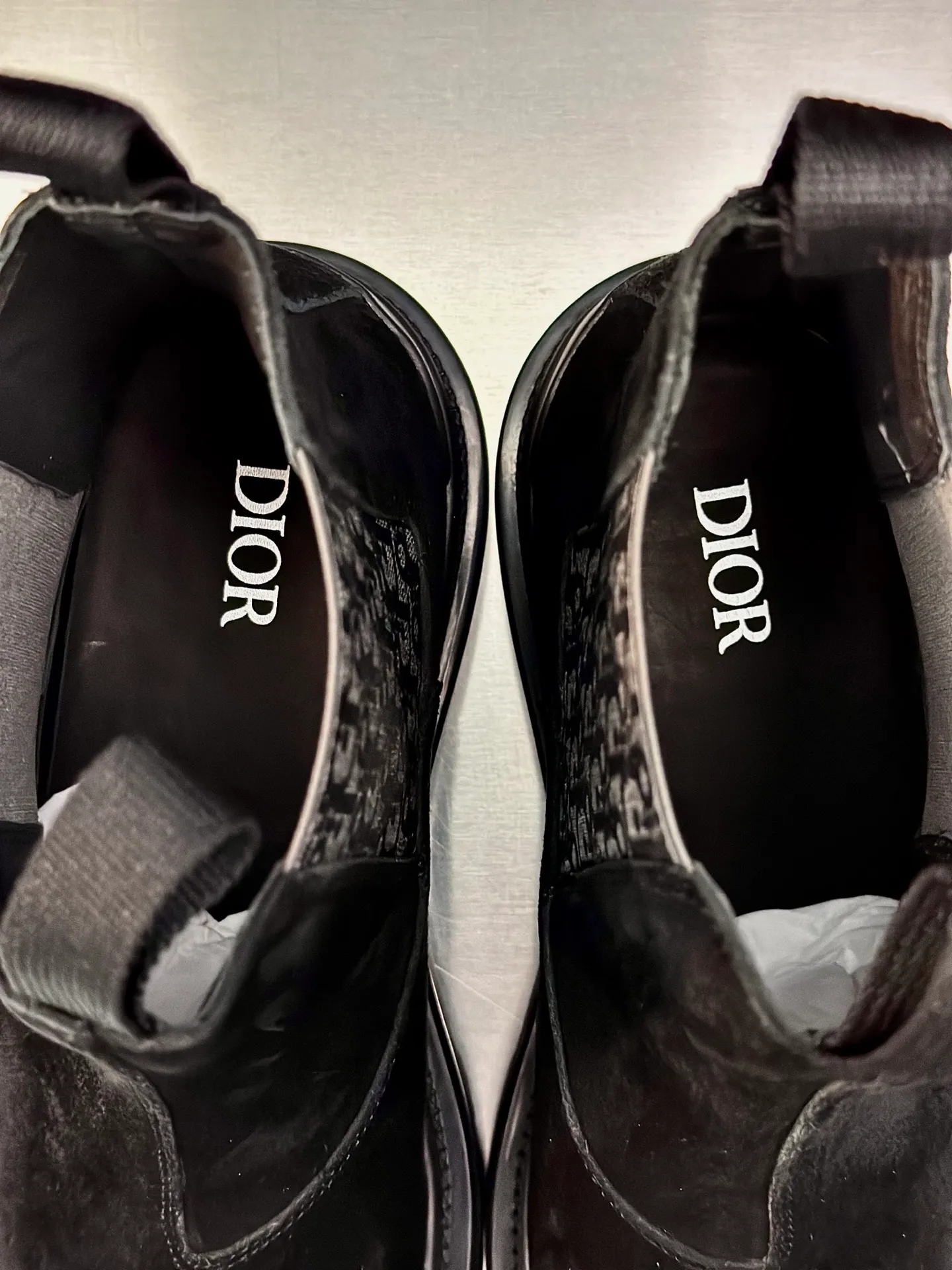 Men's shoes 💰920 Dior Dior high-top sneakers, top-quality goods produced in Dongguan, show version, leading counter trial style, Nappa cowhide material, light and breathable, soft and comfortable, easier to put on and take off, calfskin leather edging, distinctive sports style, genuine leather tongue Dior letter badge, showing the brand style, lightweight embossed pattern rubber sole, light and genuine leather feet, with original packaging Size: 39-40-41-42-43-44 (45, 46 customized) leather shoe size